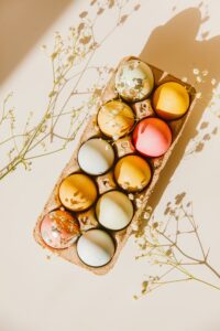huevos tinte natural para decorar escaparates de Pascua